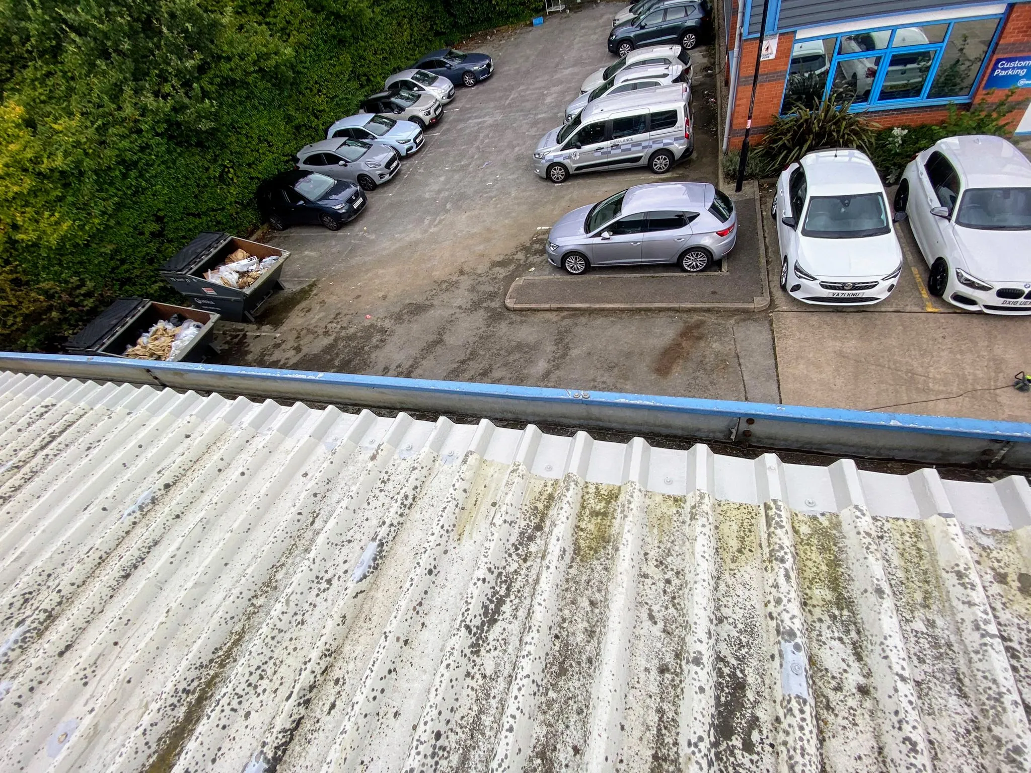 Seasonal Guide: When to Book Gutter Cleaning in Halesowen